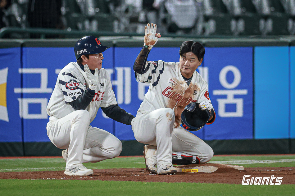 손호영은 2일 사직구장에서 열린 '2024 신한 SOL Bank KBO 리그' NC와 주말 3연전 마지막 경기에서 5번타자 3루수로 선발 출전. 4타수 2안타로 팀의 13-4 대승에 힘을 보탰다. 롯데 자이언츠