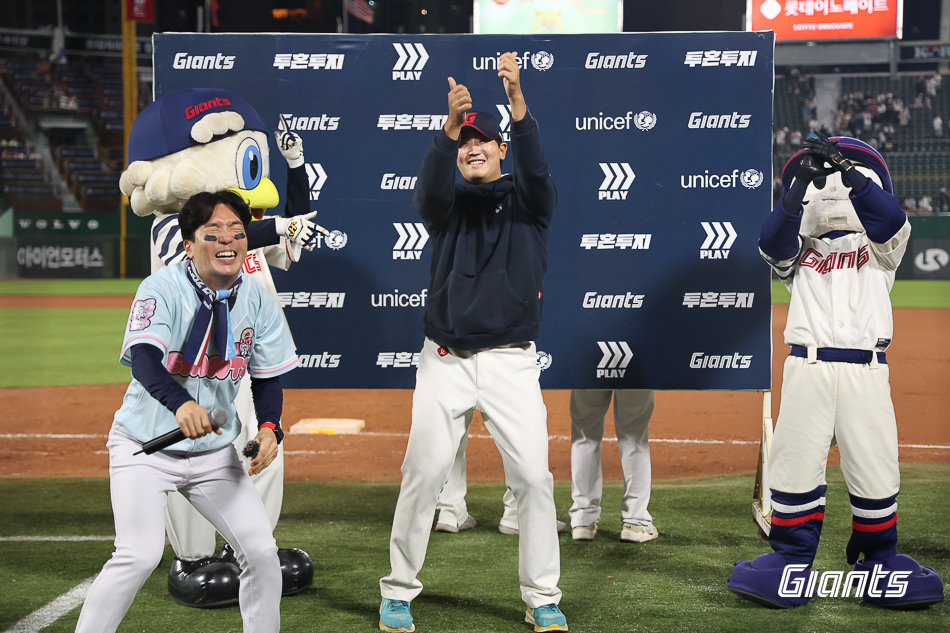 최이준은 2일 사직구장에서 열린 '2024 신한 SOL Bank KBO 리그' NC 다이노스와 주말 3연전 마지막 경기에서 구원 등판. 2⅓이닝 무실점 깔끔한 투구로 승리 투수가 됐다. 롯데 자이언츠