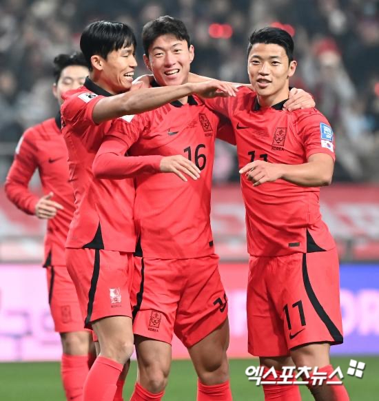 김도훈 임시 감독이 이끄는 대한민국 축구 국가대표팀이 6일 오후 9시 싱가포르 국립 경기장에서 싱가포르 축구 국가대표팀과 2026 국제축구연맹(FIFA) 북중미(미국-캐나다-멕시코 공동 개최) 월드컵 아시아지역 2차 예선 C조 5차전을 치른다. 한국은 지난해 11월 서울월드컵경기장에서 열린 싱가포르와의 예선 첫 경기에서 5-0 대승을 거뒀다.  엑스포츠뉴스DB