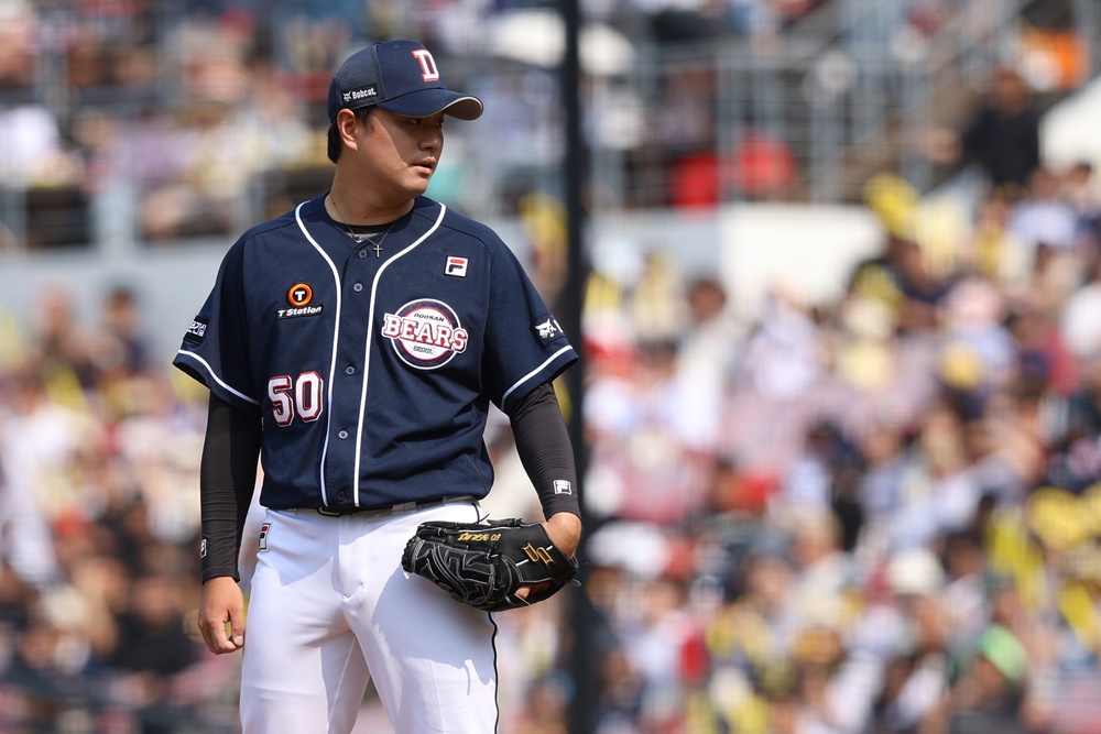 이영하는 5일 창원 NC파크에서 열린 '2024 신한 SOL Bank KBO 리그' NC와 주중 3연전 두 번째 맞대결에서 10회말 구원 등판. 1⅓이닝 무실점으로 팀 승리를 지켰다. 두산 베어스