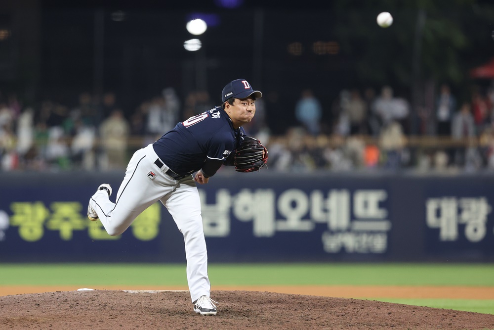 이영하는 5일 창원 NC파크에서 열린 '2024 신한 SOL Bank KBO 리그' NC와 주중 3연전 두 번째 맞대결에서 10회말 구원 등판. 1⅓이닝 무실점으로 팀 승리를 지켰다. 두산 베어스