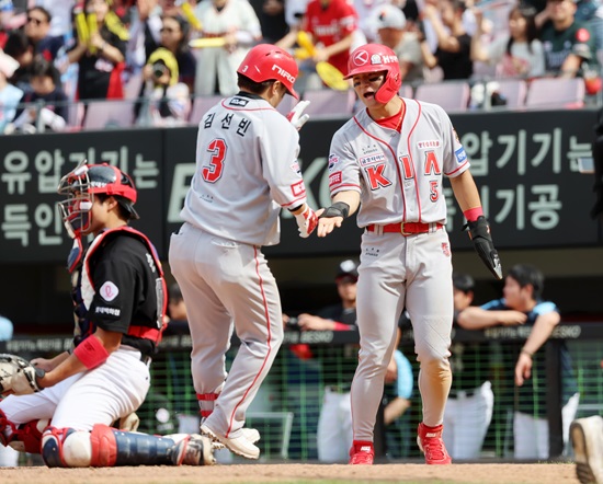 KIA 타이거즈 내야수 김선빈. 6월 6일 광주 기아챔피언스필드에서 열린 2024 신한 SOL Bank KBO리그 롯데 자이언츠와의 팀 간 8차전에서 6회말 동점 2점 홈런을 때려냈다. 사진 연합뉴스