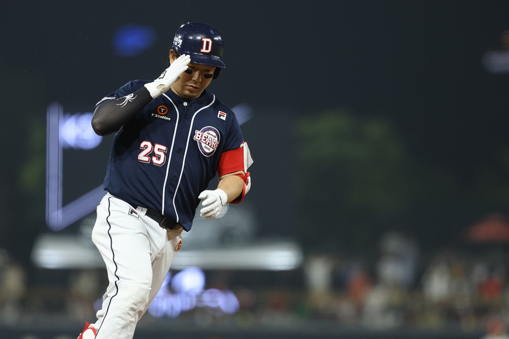 양의지는 6일 창원 NC파크에서 열린 '2024 신한 SOL Bank KBO 리그' NC와 주중 3연전 마지막 경기에서 4번타자 포수로 선발 출전. 1회초 결승타를 쳐 팀 승리를 이끌었다. 두산 베어스