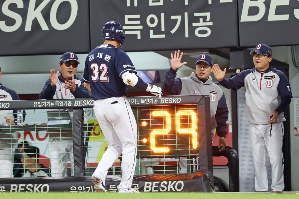 김재환은 6일 창원 NC파크에서 열린 '2024 신한 SOL Bank KBO 리그' NC와 주중 3연전 마지막 경기에서 5번 지명타자로 선발 출전. 7회초 도망가는 3점 홈런을 터트려 팀 승리에 힘을 보탰다. 두산 베어스