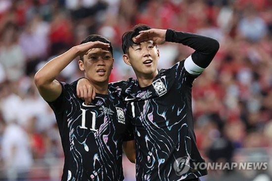 대한민국 축구대표팀은 지난 6일 싱가포르 국립경기장에서 열린 2026 북중미 월드컵 아시아 2차 예선 C조 5차전 싱가포르와의 원정 경기에서 7 대 0 대승을 거뒀다. 이날 승리로 한국은 6차전 중국과의 홈 경기 결과와 상관없이 C조 4개국 중 상위 2개국에 주어지는 3차 예선 티켓을 확보했다. 3차 예선은 총 18개국이 6개국씩 3개 조로 나뉘어 총 6장의 월드컵 본선 출전권을 놓고 다툰다. 이때 2차 예선 B조에 속해 있는 북한도 5차전 시리아전에서 승리해 3차 예선 진출 확률을 높여 다음 라운드에서 한국과 북한이 같은 조에 편성될 가능성이 생겼다. 연합뉴스