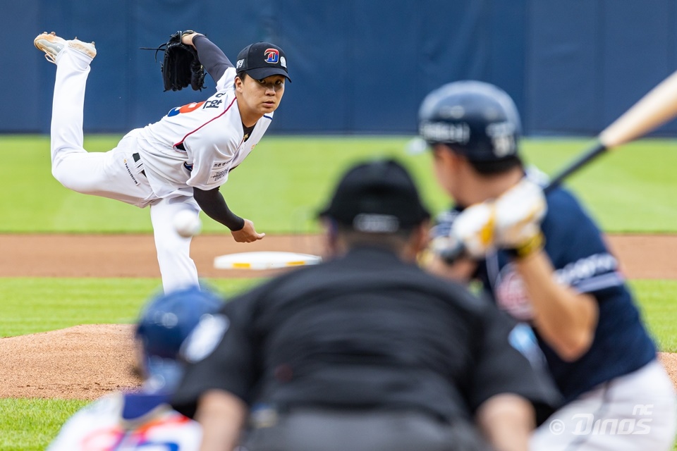 임상현은 6일 창원 NC파크에서 열린 '2024 신한 SOL Bank KBO 리그' 두산과 주중 3연전 마지막 경기에서 선발 등판. 5⅔이닝 5실점으로 패전 투수가 됐지만, 프로 첫 등판에도 씩씩하게 제 공을 던져 눈길을 끌었다. NC 다이노스