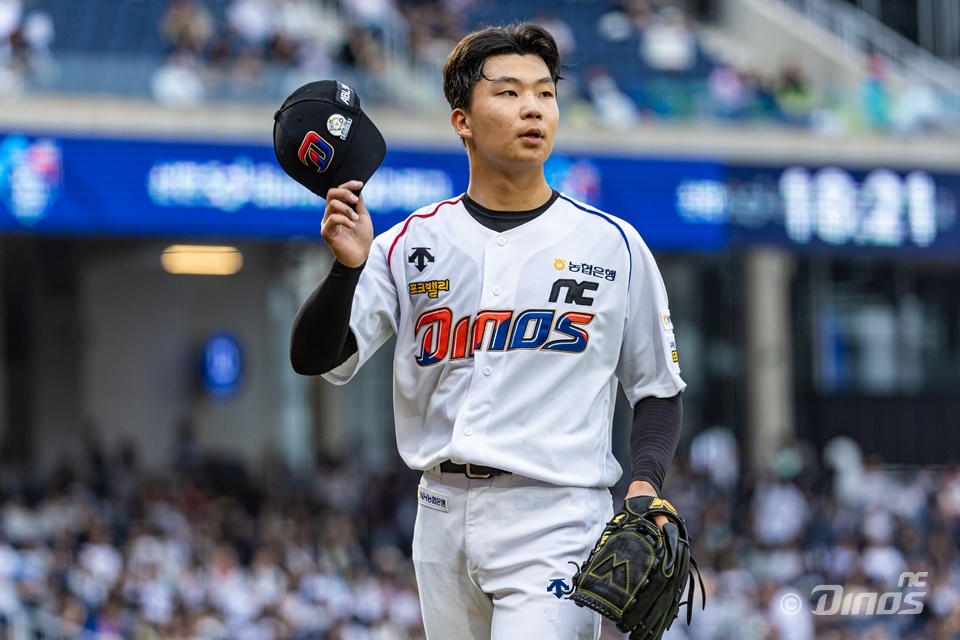 임상현은 6일 창원 NC파크에서 열린 '2024 신한 SOL Bank KBO 리그' 두산과 주중 3연전 마지막 경기에서 선발 등판. 5⅔이닝 5실점으로 패전 투수가 됐지만, 프로 첫 등판에도 씩씩하게 제 공을 던져 눈길을 끌었다. NC 다이노스