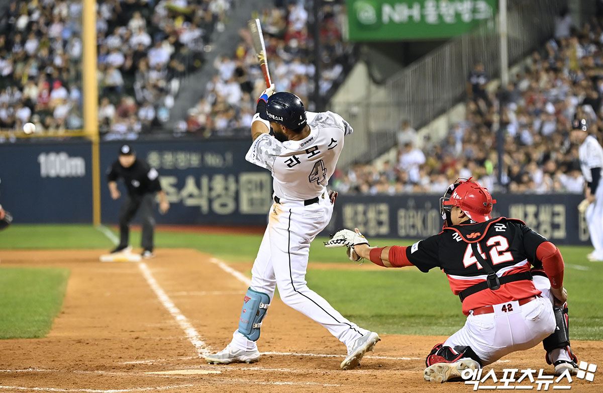 7일 오후 서울 송파구 잠실야구장에서 열린 2024 신한 SOL Bank KBO리그 KIA 타이거즈와 두산 베어스의 경기, 7회말 1사 1루 두산 라모스가 우전안타를 날리고 있다. 잠실, 김한준 기자