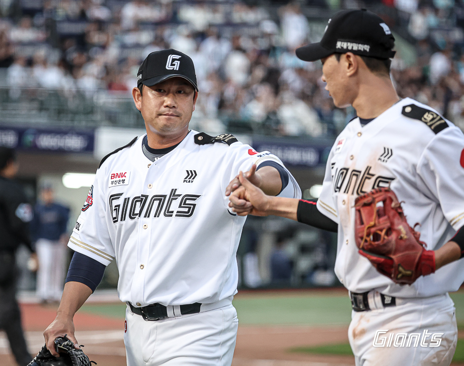 김상수는 7일 사직구장에서 열린 '2024 신한 SOL Bank KBO 리그' SSG와 주말 3연전 첫 경기에서 구원 등판. 2이닝 무실점 홀드로 팀 승리를 지켜냈다. 롯데 자이언츠