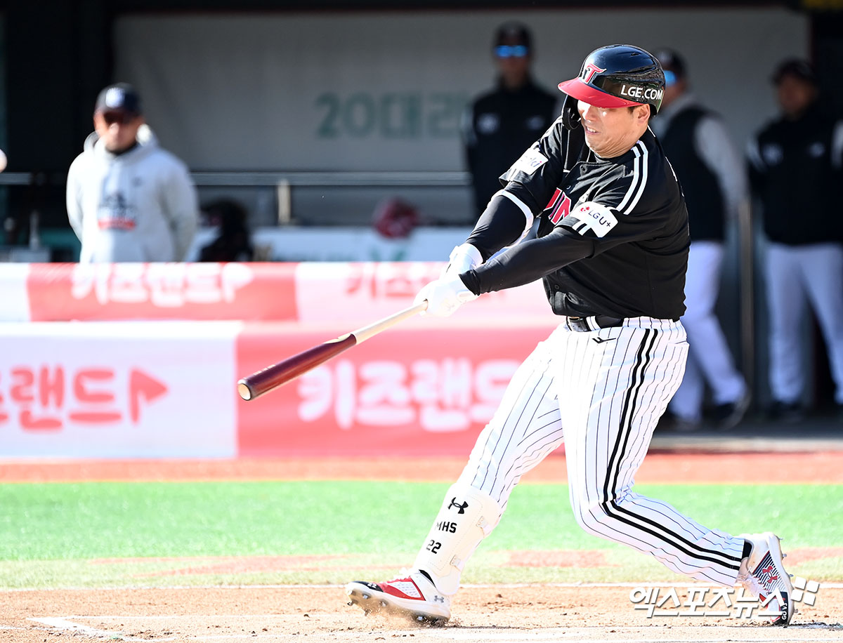 김현수는 9일 수원 KT위즈파크에서 열릴 '2024 신한 SOL Bank KBO 리그' KT와 주말 3연전 마지막 경기를 앞두고 발목 통증으로 선발 명단에서 빠졌다. 엑스포츠뉴스 DB