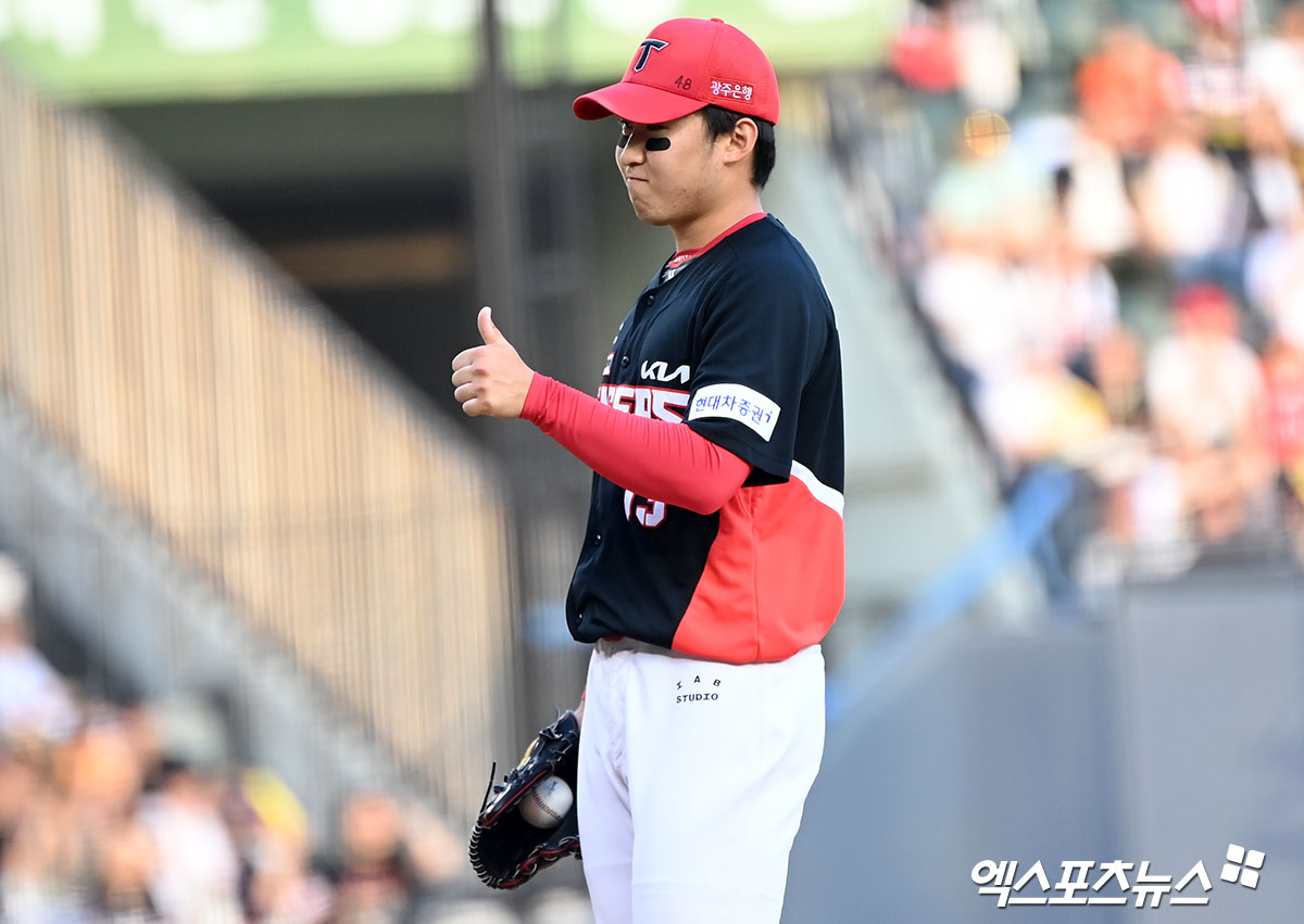 KIA 타이거즈 좌완 영건 윤영철. 6월 9일 서울 잠실야구장에서 열린 2024 신한 SOL Bank KBO리그 두산 베어스와의 팀 간 12차전에 선발등판, 5이닝 무실점으로 승리투수가 됐다. 사진 김한준 기자