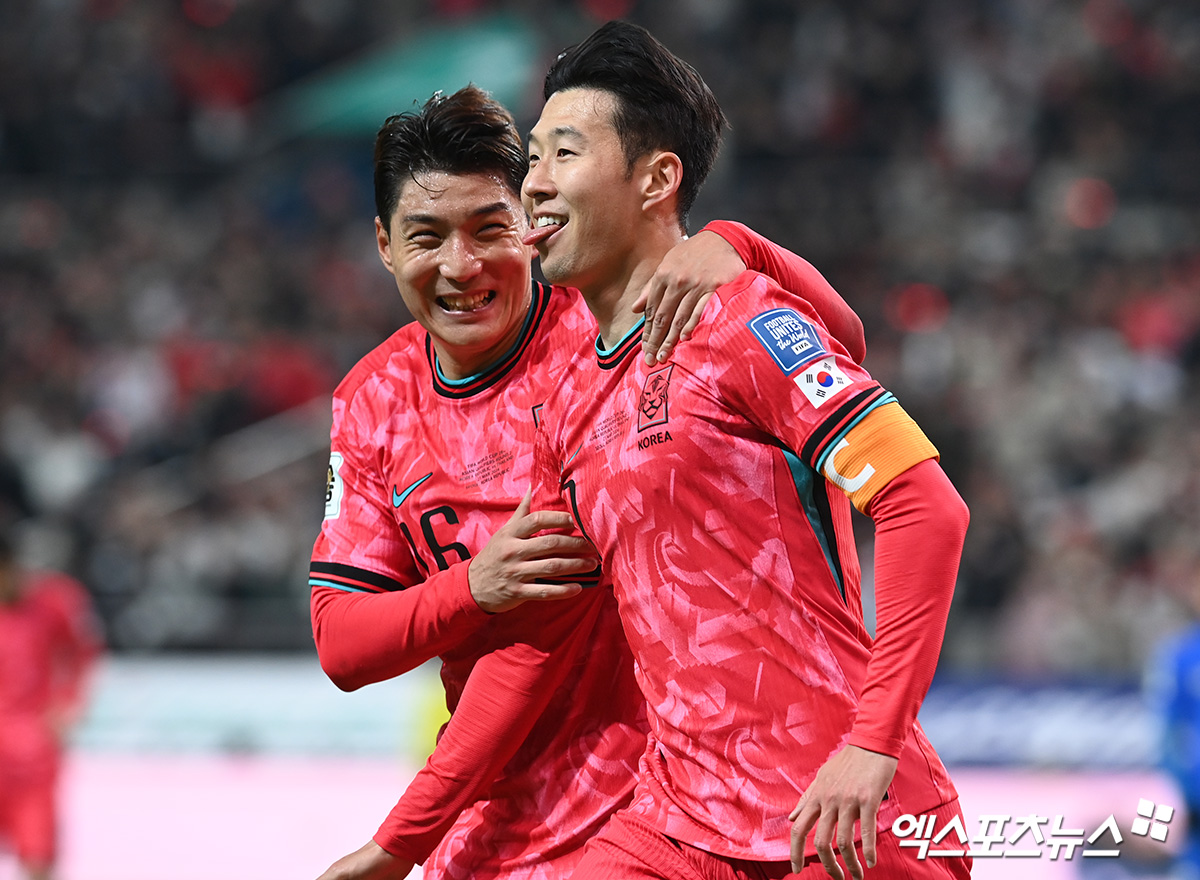 김도훈 감독이 이끄는 대한민국 축구 국가대표팀이 6일 싱가포르 국립경기장에서 열린 2026 월드컵 아시아 2차예선 C조 5차전 싱가포르와의 원정 경기에서 손흥민과 이강인이 나란히 2골씩 터트리고, 주민규가 A매치 데뷔골을 뽑아낸 것 등에 힘입어 7-0 대승을 거두고 11일 중국과의 홈 경기에 상관 없이 3차예선 진출을 확정지었다. 한국은 지난해 11월 홈 경기에 이어 또다시 싱가포르를 상대로 대승을 거뒀다. 엑스포츠뉴스DB