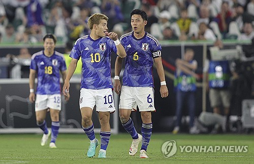 국제스포츠연구센터 풋볼옵저버터리 9일 SNS을 통해 아시아 국적인 축구선수들 중 몸값이 가장 높은 상위 10명을 발표했다. 이때 매체는 일본 축구스타이자 레알 소시에다드 주전 구보 다케후사를 몸값 1위로 놓았다. 다만 구보의 몸값이 약 1372억으로 매기면서 물음표가 붙었다. 매체에 의하면 몸값 2위는 이강인이었지만 741억으로 책정돼 구보 몸값의 약 절반 정도로 평가됐다. 아시아 최고의 축구스타 손흥민의 경우엔 30대가 됐다고 하더라도 몸값을 불과 313억으로 평가하면서 논란이 됐다. 연합뉴스