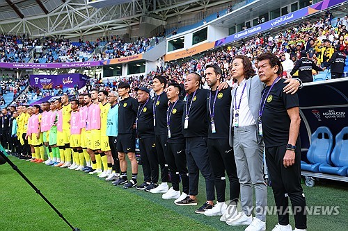 김 감독이 이끄는 말레이시아 축구 국가대표팀이 11일(한국시간) 말레이시아 쿠알라룸푸르에 있는 부킷 잘릴 국립경기장에서 열린 대만과의 2026 국제축구연맹(FIFA) 북중미(캐나다-미국-멕시코 공동 개최) 월드컵 아시아지역 2차 예선 D조 최종전에서 3-1로 승리했다. 승리에도 2위 키르기스스탄을 제치지 못해 2차 예선에서 탈락한 말레이시아는 현재 김 감독의 경질 여론이 큰 상황이다. 김 감독은 말레이시아에 남고 싶다는 의사를 밝혔다. 연합뉴스