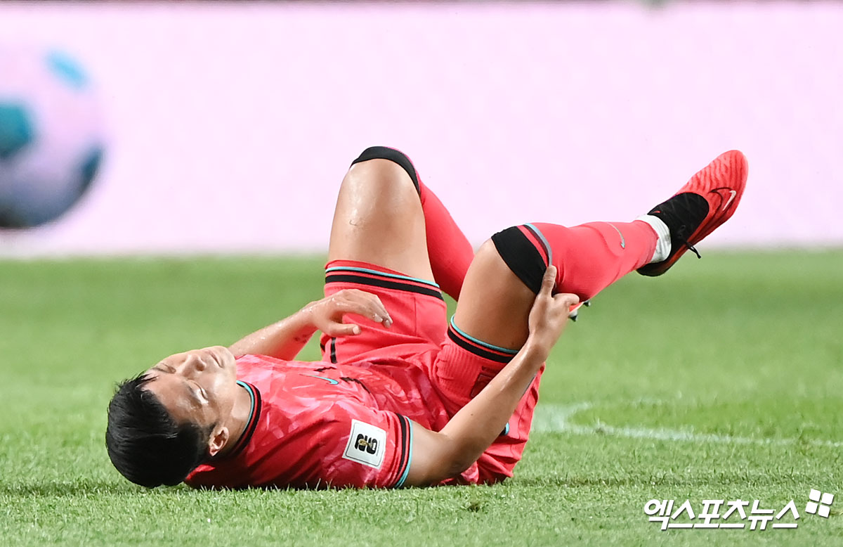 김도훈 임시감독이 이끄는 대한민국 축구 국가대표팀이 11일 서울 마포구 서울월드컵경기장에서 중국과 2026 월드컵(캐나다·멕시코·미국 공동개최) 아시아지역 2차예선 C조 최종 6차전 홈 경기를 치렀다. 한국은 중국전에 앞서 3차예선 진출을 확정지은 상태에서 싸웠다. 중국전을 마친 한국은 정식 감독을 새로 선임한 뒤 오는 9월부터 내년 6월까지 열리는 3차예선에서 월드컵 본선 티켓을 겨루게 된다. 3차예선은 18개팀이 6개팀씩 3개조로 나뉘어 싸우게 된다. 각 조 1~2위가 월드컵 본선에 직행한다. 서울월드컵경기장, 김한준 기자