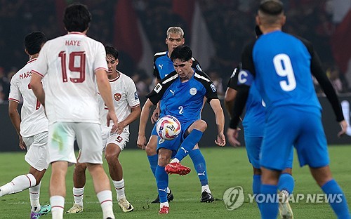 신태용 감독이 이끄는 인도네시아 축구대표팀이 11일 수도 자카르타 겔로라 붕카르노에서 열린 2026 북중미 월드컵 아시아 2차예선 F조 최종전에서 필리핀을 2-0으로 완파하고 3차예선에 진출했다. 인도네시아는 3차예선에서 자국 축구 사상 처음으로 월드컵 본선 티켓에 도전할 수 있게 됐다. 인도네시아는 신 감독의 리더십, 용병술과 더불어 유럽에서 인도네시아 혈통을 찾아 국적 부여하는 방식으로 대표팀을 강화했다. 연합뉴스