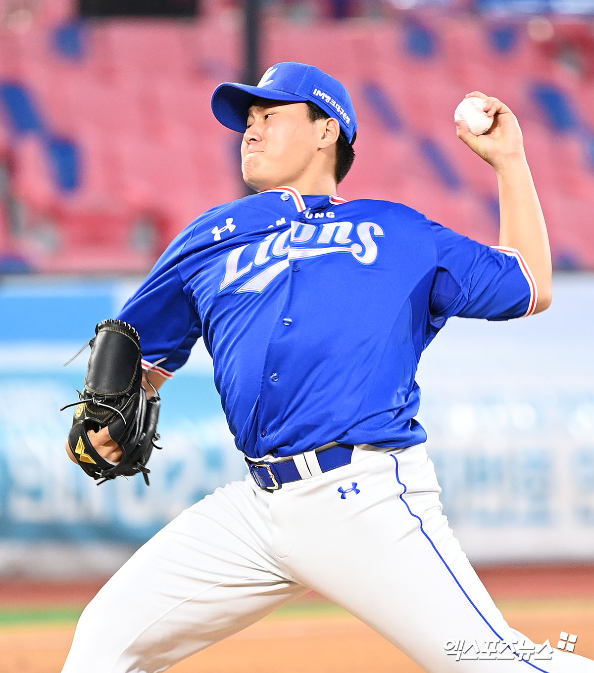 이승현은 9일 고척스카이돔에서 열린 '2024 신한 SOL Bank KBO 리그' 키움 히어로즈전에서 주말 3연전 마지막 경기에 선발 등판. 6이닝 무실점으로 팀 승리는 물론, 4연패 탈출을 견인헀다. 엑스포츠뉴스 DB 