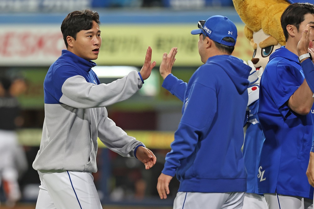  이승현은(왼쪽) 9일 고척스카이돔에서 열린 '2024 신한 SOL Bank KBO 리그' 키움 히어로즈전에서 주말 3연전 마지막 경기에 선발 등판. 6이닝 무실점으로 팀 승리는 물론, 4연패 탈출을 견인헀다. 삼성 라이온즈