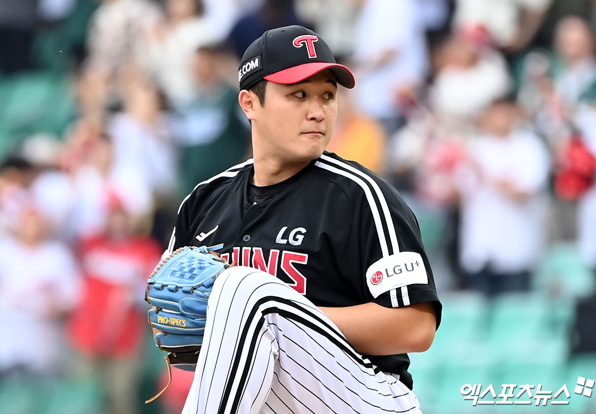 최원태는 11일 대구 삼성라이온즈파크에서 열린 '2024 신한 SOL Bank KBO 리그' 삼성과 주중 3연전 첫 경기를 앞두고 선발 등판할 예정이었으나 우측 광배근 손상으로 1군 엔트리에서 빠졌다. 12일 검진 결과 오른쪽 광배근 미세손상 진단을 받아 2주간 이탈하며 추후 재검사에 들어간다. 최원태는 삼성 원정 경기 시작 4시간 전 등판이 취소됐다. 엑스포츠뉴스 DB 