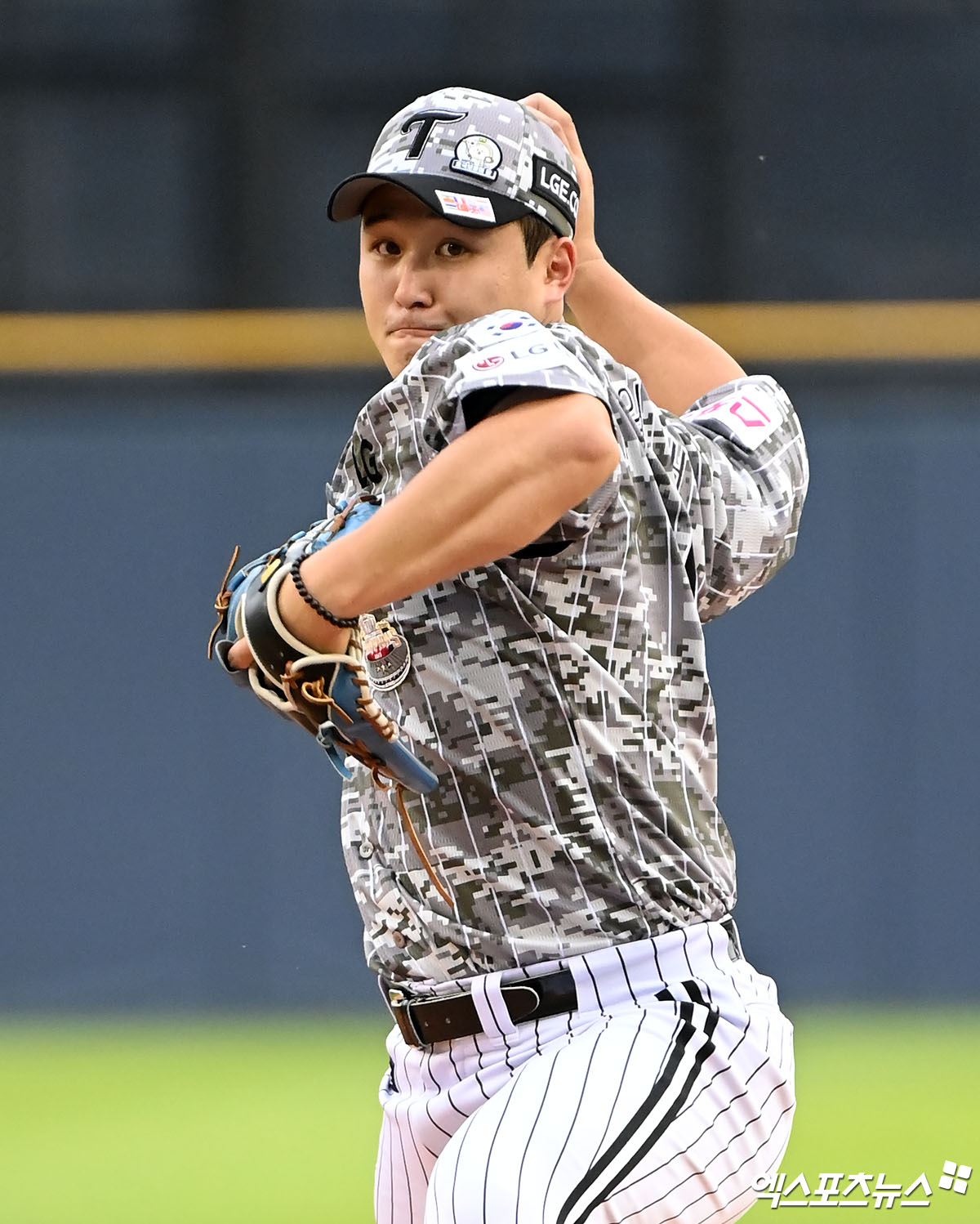 최원태는 11일 대구 삼성라이온즈파크에서 열린 '2024 신한 SOL Bank KBO 리그' 삼성과 주중 3연전 첫 경기를 앞두고 선발 등판할 예정이었으나 우측 광배근 손상으로 1군 엔트리에서 빠졌다. 12일 검진 결과 오른쪽 광배근 미세손상 진단을 받아 2주간 이탈하며 추후 재검사에 들어간다. 최원태는 삼성 원정 경기 시작 4시간 전 등판이 취소됐다. 엑스포츠뉴스 DB 