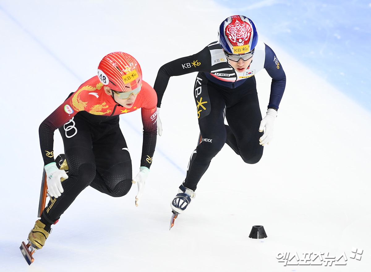 한국 남자 쇼트트랙 에이스로 활약하며 2018 평창 동계올림픽에서 금메달과 동메달을 각각 하나씩 따냈던 린샤오쥔(임효준)이 2019년 중국으로 귀화한 뒤 자신의 쇼트트랙 인생과 앞으로의 목표 등을 밝혔다. 임효준은 중국 국가가 나올 때마다 가슴이 벅차다며 2026 밀리노-코르티나 올림픽에선 계주 우승을 해보고 싶다는 바람을 드러냈다. 엑스포츠뉴스DB