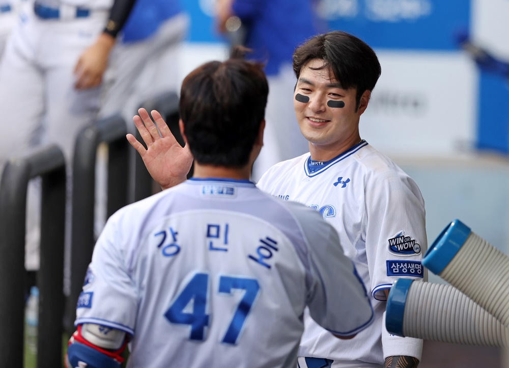 박병호는 13일 대구 삼성라이온즈파크에서 열린 '2024 신한 SOL Bank KBO 리그' LG와 주중 3연전 마지막 맞대결에 4번타자 1루수로 선발 출전. 2회말 솔로 홈런으로 한·미 통산 400홈런을 달성했다. 삼성 라이온즈