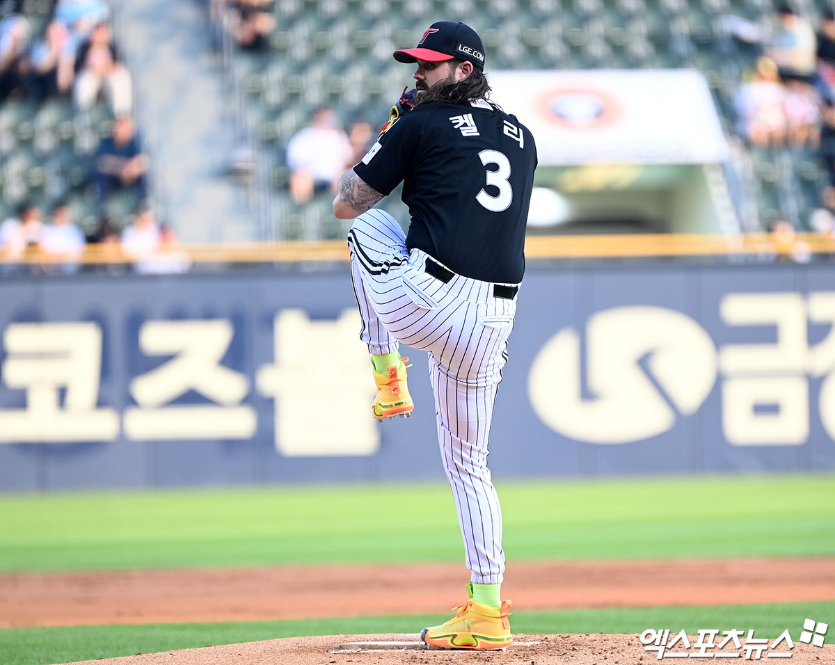 켈리는 13일 대구 삼성라이온즈파크에서 열린 '2024 신한 SOL Bank KBO 리그' 삼성과 주중 3연전 마지막 경기에 선발 등판. 8이닝 6실점으로 완투패를 기록했다. 엑스포츠뉴스 DB