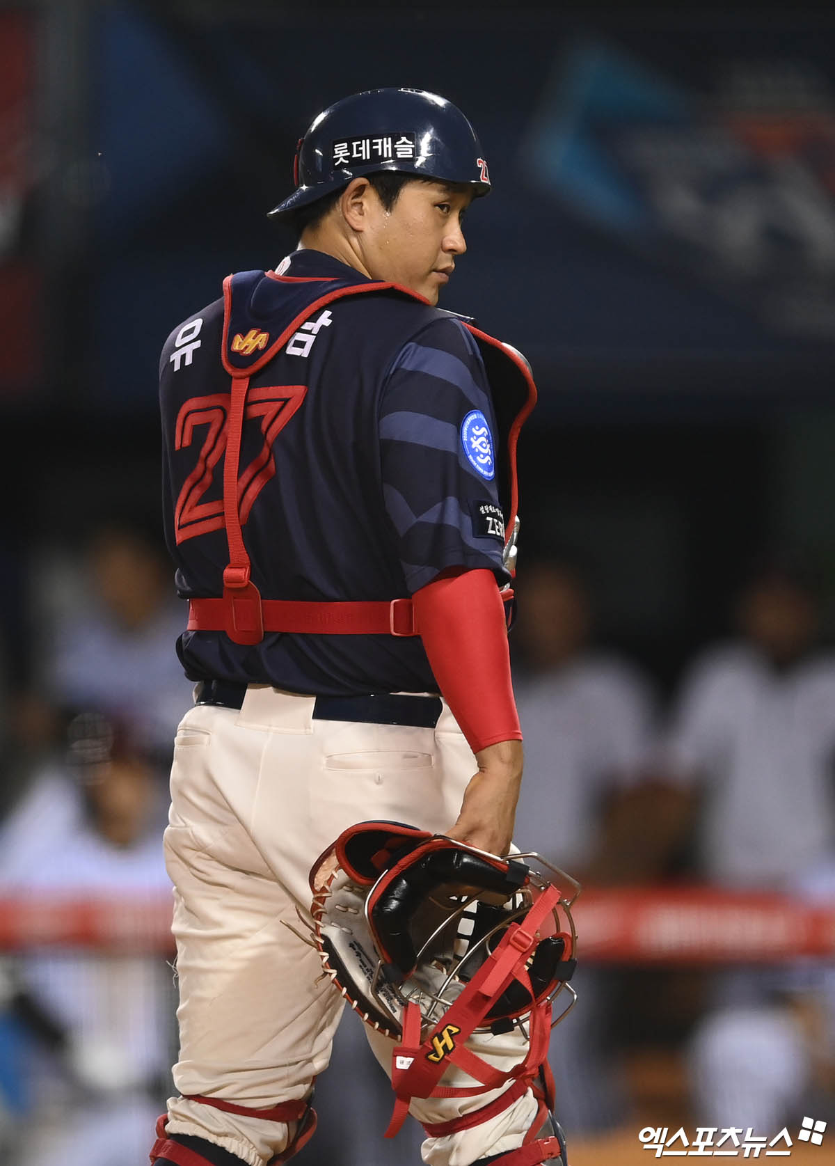 유강남은 14일 잠실구장에서 열릴 '2024 신한 SOL Bank KBO 리그' LG와 주말 3연전 첫 경기를 앞두고 왼쪽 오금 부상으로 선발 라인업에서 빠졌다. 롯데가 전날 유강남의 활약을 포함해 키움과의 주중 3연전 마지막 경기에서 4-9로 뒤지던 경기를 6회와 7회 각각 7점씩 쏟아내며 18-10으로 뒤집고 최근 4연속 위닝시리즈를 완성한 터라 유강남의 결장이 아쉽게 됐다. 엑스포츠뉴스 DB