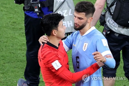 벤탕쿠르가 15일(한국시간) 우루과이의 한 방송 프로그램 '포르 라 카미세타(Por la Camiseta)'에 출연해 농담을 하다가 손흥민과 아시아인을 향해 인종차별 발언을 해 논란이 됐다. 해당 발언이 사회관계망서비스(SNS)에 퍼지면서 인종 차별 논란이 일었고 이것이 커지자, 베탕쿠르는 곧바로 사과했다. 하지만 지난 2017년 한국에서 인종차별 행동이 포함된 세레머니를 한 페데리코 발베르데에 이어 벤탕쿠르도 인종차별적 발언을 하면서 게속된 남미 지역 선수들의 행동이 눈살을 찌뿌리게 하고 있다. 연합뉴스