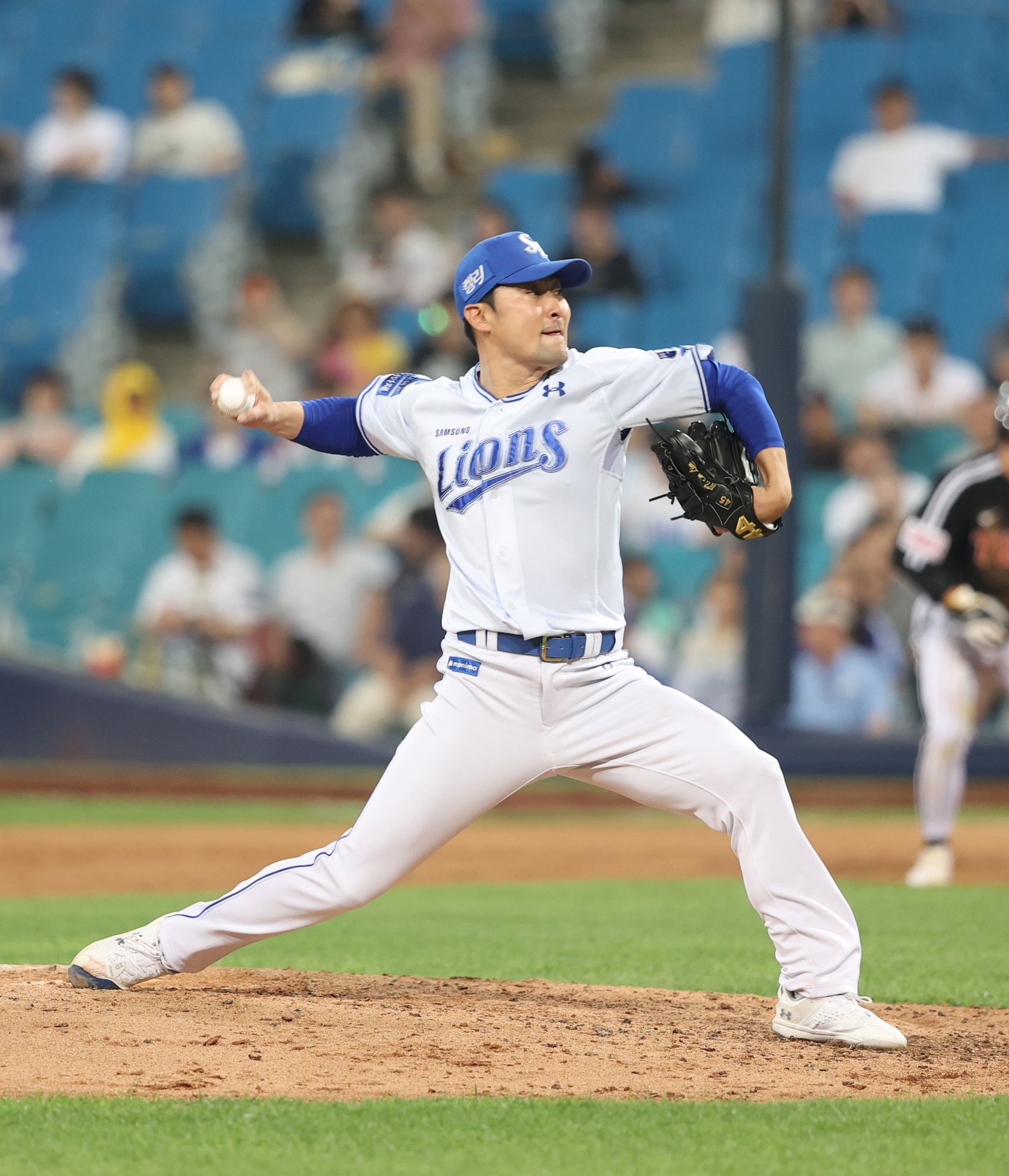 삼성 라이온즈 구원투수 임창민이 경기에 등판해 역투하고 있다. 삼성 라이온즈 제공