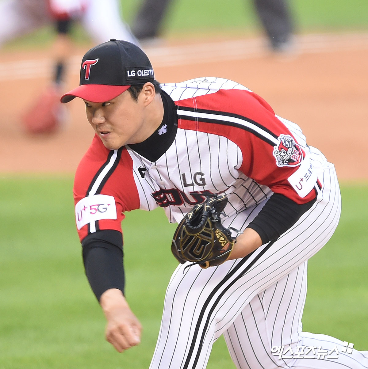 LG 투수 김대현은 16일 잠실구장에서 열린 '2024 신한 SOL Bank KBO 리그' 롯데와 주말 3연전 마지막 경기에서 구원 등판했다. 1⅔이닝 2실점으로 흔들렸다. 엑스포츠뉴스 DB