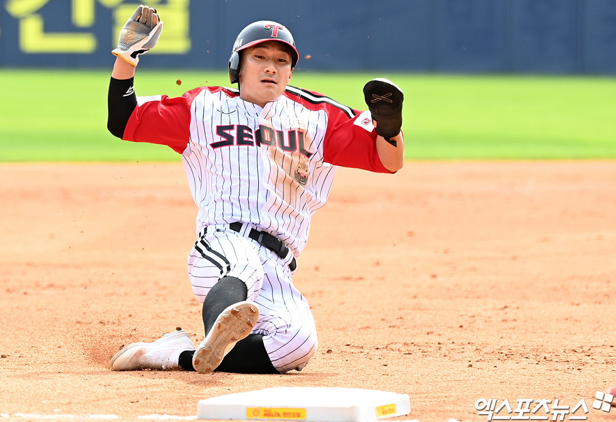 LG 내야수 신민재는 16일 잠실구장에서 열린 '2024 신한 SOL Bank KBO 리그' 롯데와 주말 3연전 마지막 경기에서 9번타자 2루수로 선발 출전했다. 10회말 끝내기 희생플라이를 쳐 팀의 끝내기 승리를 이끌었다. 엑스포츠뉴스 DB