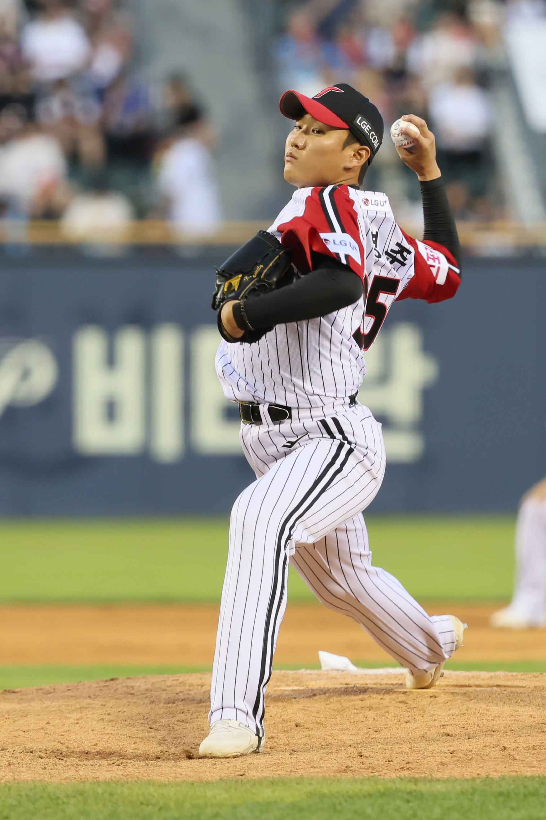 LG 투수 김영준은 16일 잠실구장에서 열린 '2024 신한 SOL Bank KBO 리그' 롯데와 주말 3연전에 구원 등판. 3이닝 무실점으로 승리 투수가 됐다. LG 트윈스