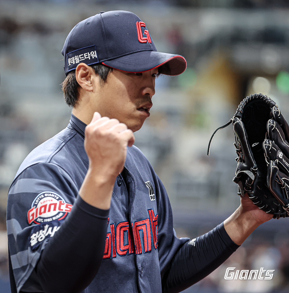 롯데 자이언츠 투수 구승민이 23일 서울 고척스카이돔에서 열린 2024 신한 SOL Bank KBO리그 키움 히어로즈와의 팀 간 12차전에서 2이닝 1실점 비자책 호투로 팀 승리에 힘을 보탰다. 사진 롯데 자이언츠