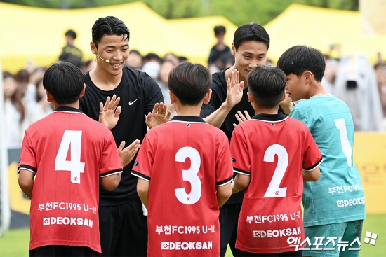 영국 매체 버밍엄메일이 지난 23일(한국시간) 백승호가 블랙번 로버스의 관심을 받고 있다면서 버밍엄 시티 새 감독으로 부임한 크리스 데이비스 감독이 이적을 원하는 선수들을 붙잡고 싶다고 전했다.   다른 매체 기자인 앨런 닉슨이 독점 보도를 통해 블랙번이 백승호 영입에 관심을 보이고 있다고 보도했다. 그는 전 버밍엄시티 감독이자 블랙번의 챔피언십리그 잔류를 이끈 존 유스테이스가 백승호 영입을 원한다라고 밝혔다. 엑스포츠뉴스DB