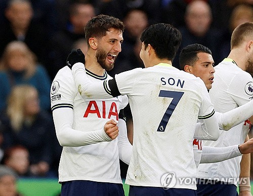 손흥민에 대한 인종차별 발언으로 물의를 빚은 우루과이 축구 국가대표 미드필더 로드리고 벤탄쿠스가 24일 미국 마이애미에서 열린 2024 코파 아메리카 파나마전에서 후반 39뷴 교체투입돼 10분을 뛰었다. 우루과이는 3-1로 이겼다. 연합뉴스