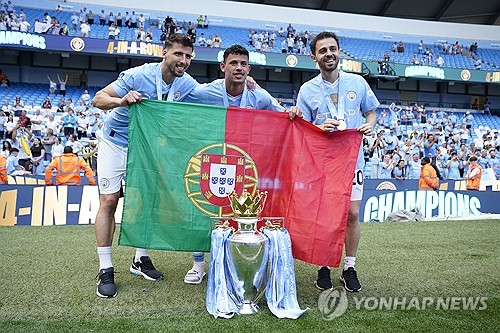 영국 매체 데일리 스타가 지난 24일(한국시간) 뮌헨이 베르나르두 실바에 대해 계속 관심을 기울이고 있다고 전했다. 연합뉴스