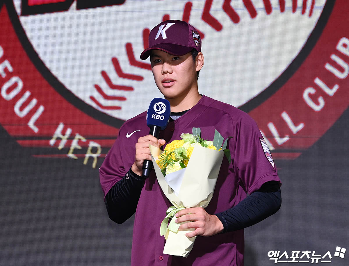 키움 투수 김윤하는 25일 고척 스카이돔에서 열릴 '2024 신한 SOL Bank KBO 리그' NC와 주중 3연전 첫 경기에서 데뷔 첫 1군 선발 등판에 나선다. 엑스포츠뉴스 DB 