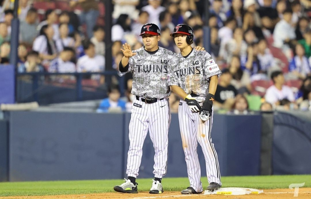 LG 내야수 김대원은 26일 잠실구장에서 열린 '2024 신한 SOL Bank KBO 리그' 삼성과 주중 3연전 두 번째 맞대결에서 9회말 대주자로 나서 결정적인 더블스틸을 성공해 팀의 2-1 승리에 힘을 보탰다. LG 트윈스