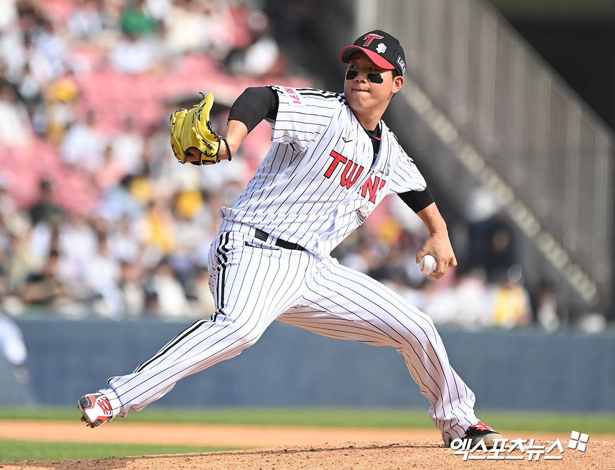 LG 투수 김유영은 27일 잠실구장에서 열릴 '2024 신한 SOL Bank KBO 리그' 삼성과 주중 3연전 마지막 경기를 앞두고 팔꿈치 통증으로 1군 엔트리에서 빠졌다. 엑스포츠뉴스 DB