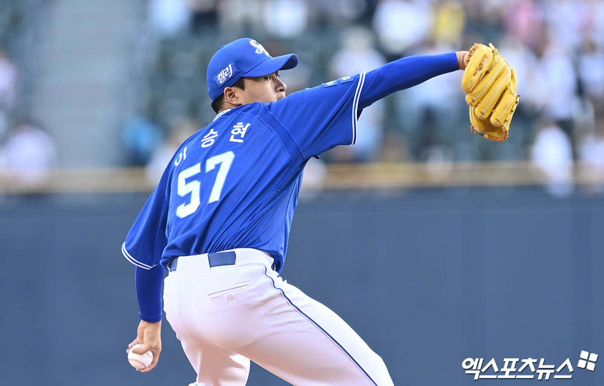 삼성 투수 이승현(57번)은 27일 잠실구장에서 열린 '2024 신한 SOL Bank KBO 리그' LG와 주중 3연전 마지막 경기에서 선발 등판했다. 이날 6이닝 무실점으로 시즌 6승을 챙겼다. 잠실, 박지영 기자