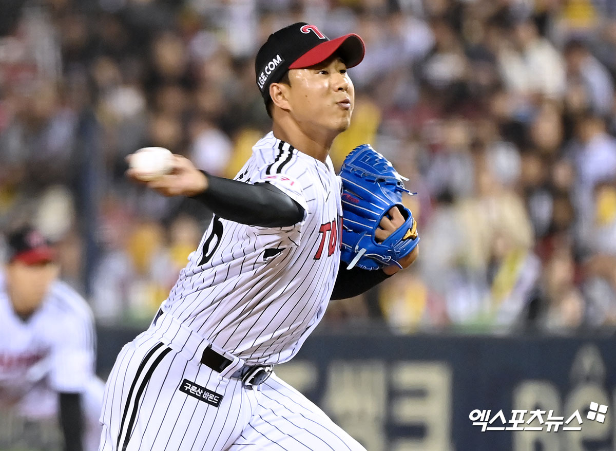 LG 투수 정우영은 26일 잠실구장에서 열린 '2024 신한 SOL Bank KBO 리그' 삼성과 주중 3연전 두 번째 경기에서 구원 등판했다. 이날 1이닝 무실점으로 팀의 2-1 9회말 끝내기 승리에 힘을 보탰다. 엑스포츠뉴스 DB