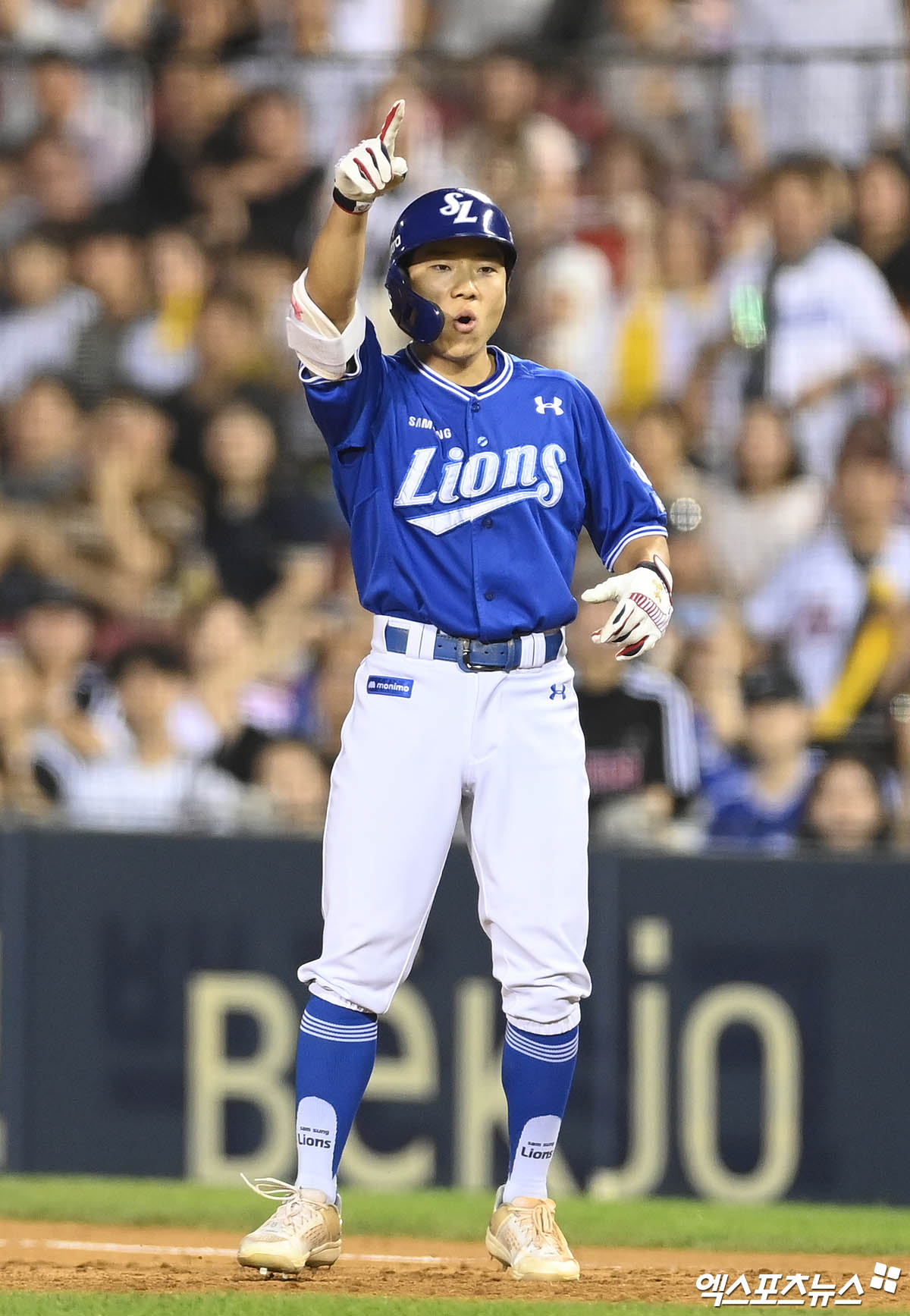 삼성 내야수 김지찬은 27일 잠실구장에서 열린 '2024 신한 SOL Bank KBO 리그' LG와 주중 3연전 마지막 경기에서 1번타자 중견수로 선발 출전했다. 안타와 4사구 2개로 3번 누상에 나선 뒤 도루 3개를 성공해 LG 내야진을 흔들었다. 엑스포츠뉴스 DB