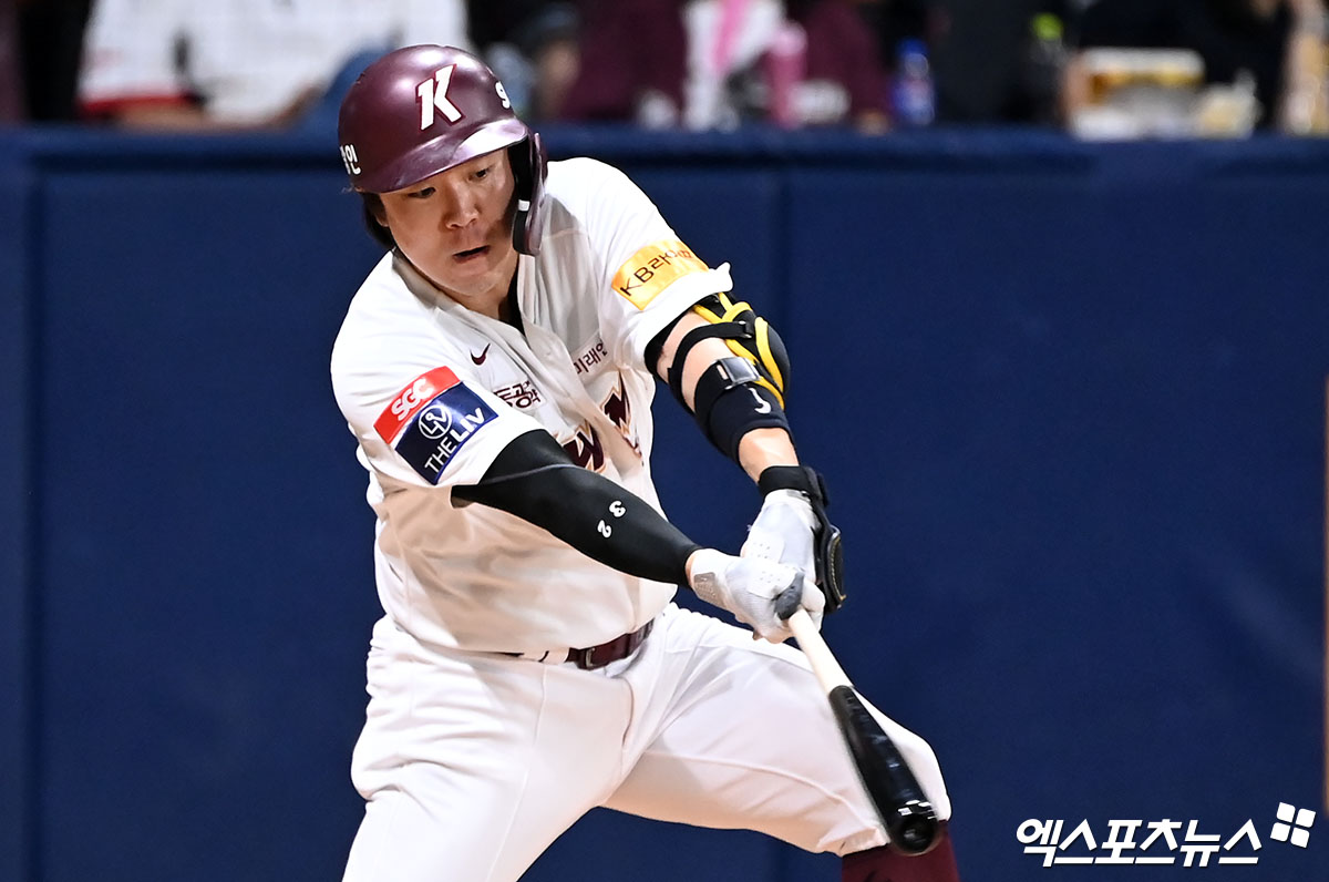 키움 포수 김재현은 4일 고척스카이돔에서 열릴 '2024 신한 SOL Bank KBO 리그' LG와 주중 3연전 첫 경기에 나선다. 김재현은 경기 전 홍 감독이 꼽은 전반기 숨은 MVP로 선정됐다. 엑스포츠뉴스 DB