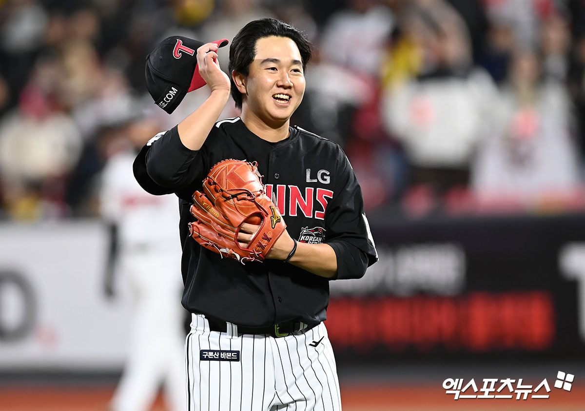 LG 투수 유영찬은 4일 고척스카이돔에서 열린 '2024 신한 SOL Bank KBO 리그' 키움과 주중 3연전 마지막 경기에서 구원 등판했다. 이날 1⅔이닝 무실점 세이브로 팀 승리를 지켰다. 엑스포츠뉴스 DB