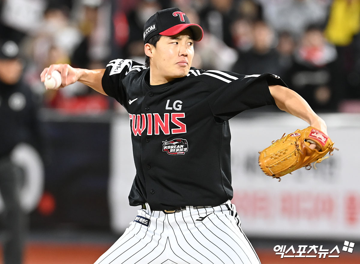 LG 투수 임찬규는 4일 고척스카이돔에서 열린 '2024 신한 SOL Bank KBO 리그' 키움과 주중 3연전 마지막 경기에서 선발 등판했다. 이날 6이닝 1실점으로 팀 승리에 힘을 보탰다. 엑스포츠뉴스 DB 