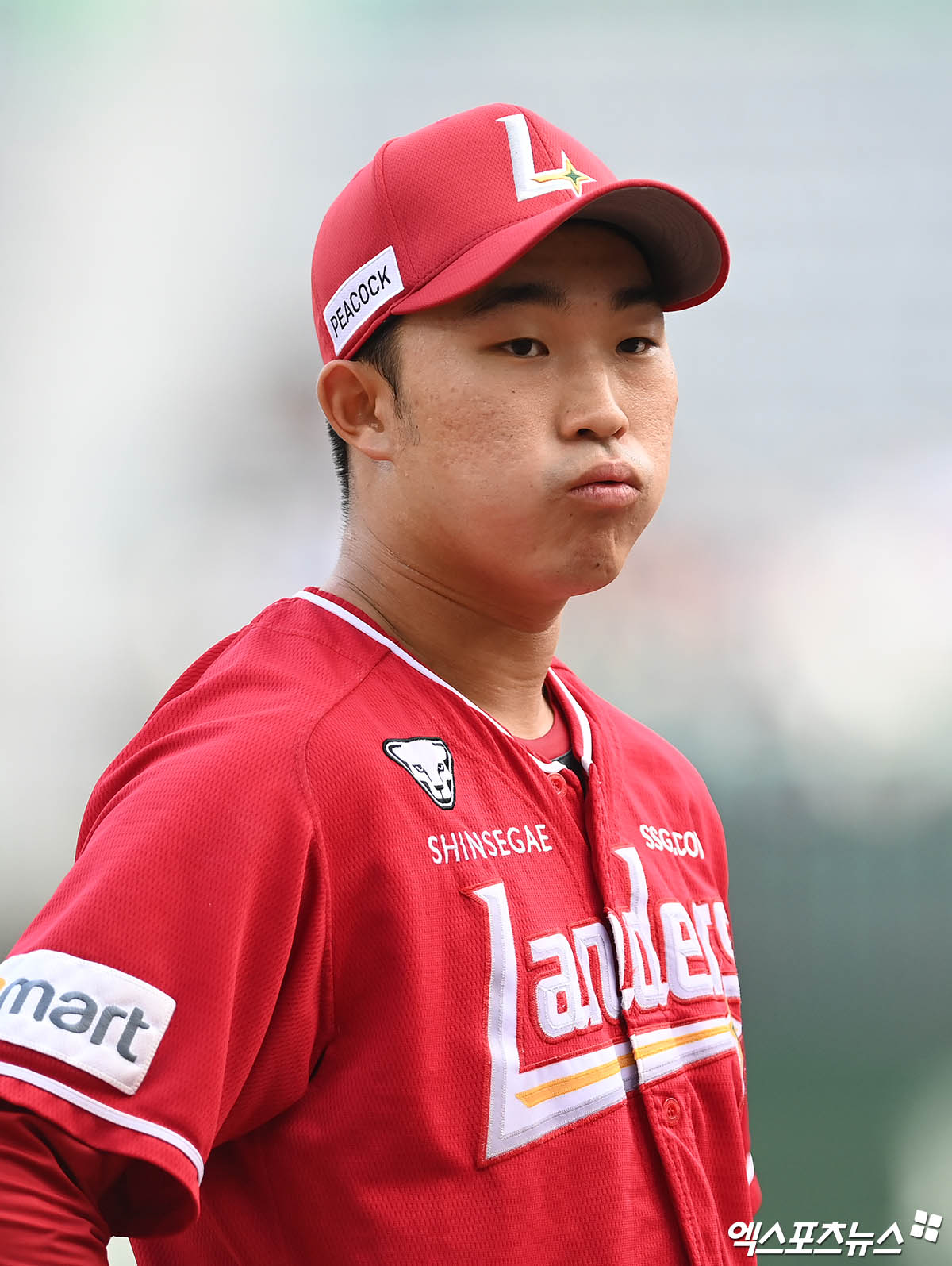 5일 오후 인천 SSG랜더스필드에서 열린 '2024 신한 SOL Bank KBO 올스타 프라이데이' 퓨처스 올스타전 남부와 북부의 경기에 앞서 SSG 이승민이 그라운드에 도열해있다. 인천, 박지영 기자