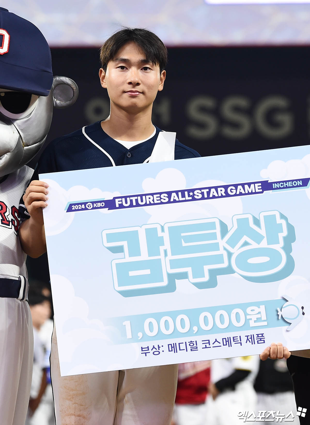 두산 내야수 김대호는 5일 인천 SSG랜더스필드에서 열린 '2024 신한 SOL Bank KBO 리그 올스타전 프라이데이' 퓨처스리그 올스타전에서 북부리그 5번타자 3루수로 선발 출전했다. 홈런포를 쏘아 올리는 등 활약했지만, 팀 패배로 빛을 잃어 감투상을 받았다. 인천, 박지영 기자