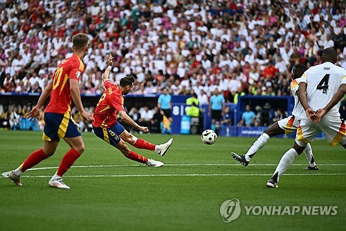 스페인이 6일(한국시간) 독일 슈투트가르트 아레나에서 열린 독일과의 대회 8강전에서 연장 막판 터진 미켈 메리노의 극장 골로 2-1로 승리해 4강에 진출했다.   스페인은 지난 2020년 대회에 이어 두 번 연속 4강에 진출하며 우승 도전을 이어갈 수 있게 됐다. 연합뉴스