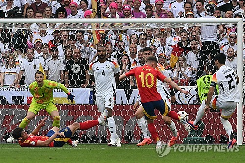 스페인이 6일(한국시간) 독일 슈투트가르트 아레나에서 열린 독일과의 대회 8강전에서 연장 막판 터진 미켈 메리노의 극장 골로 2-1로 승리해 4강에 진출했다.   스페인은 지난 2020년 대회에 이어 두 번 연속 4강에 진출하며 우승 도전을 이어갈 수 있게 됐다. 연합뉴스